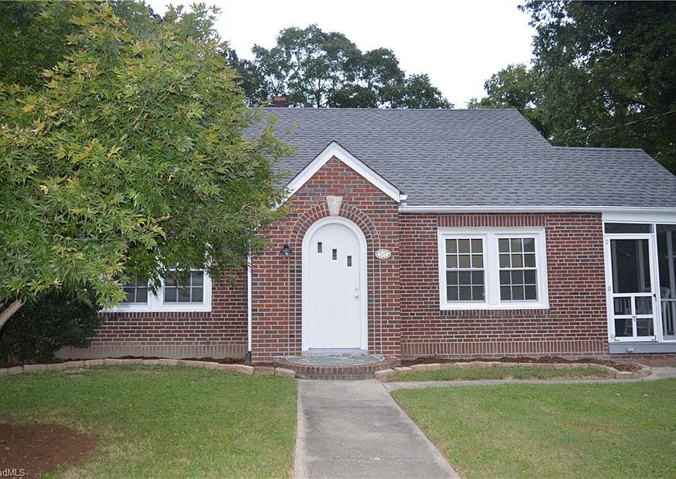 1st image of 215 E Poplar St