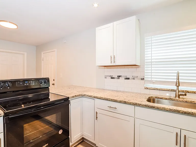 6630 Westmont Dr — Photo 3