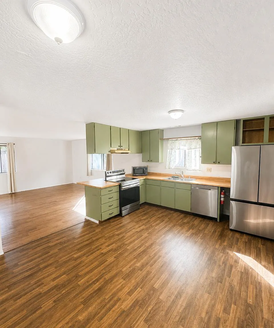 24066 Tulip Dr — Photo 4