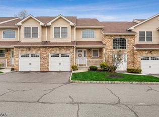 47 Harvey Ct, Clark, NJ