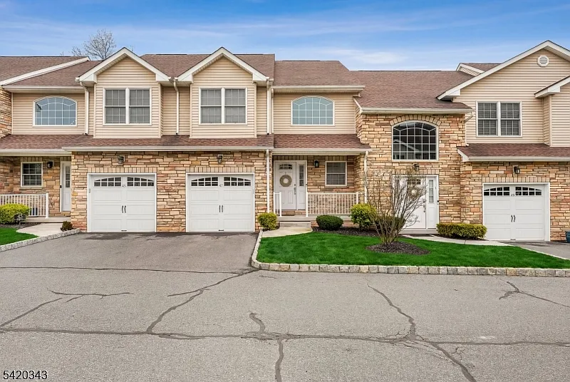 47 Harvey Ct photo 1