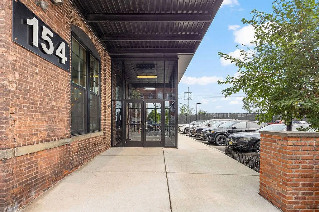 Silk Lofts — Photo 1