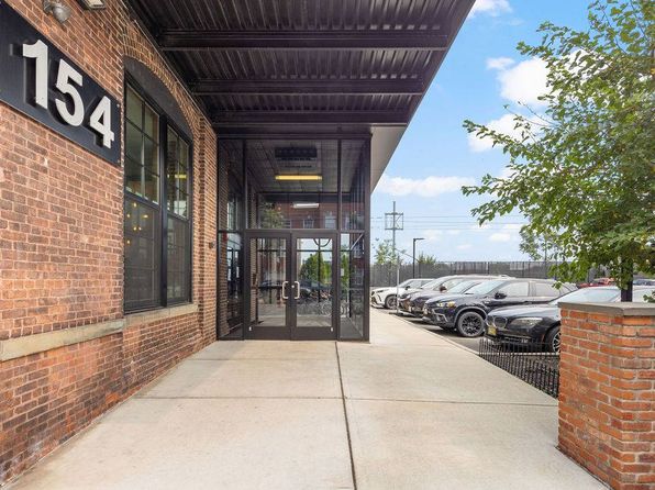 154 Avenue E APT C106