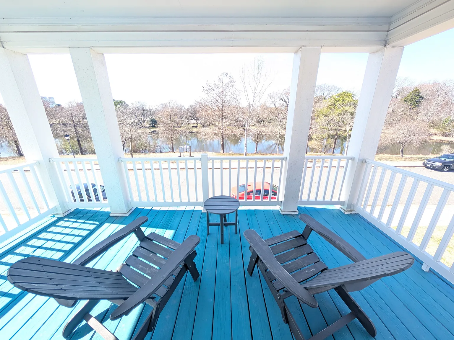 3 Bedroom Lakefront Home with 2 Porches and Garage — Photo 2