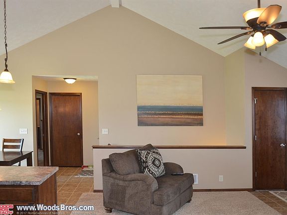 3rd image of 1560 W Lander Dr
