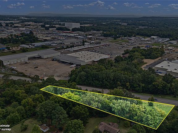 3rd image of E Parkway Dr