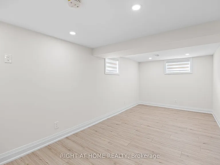 961 Victoria Park Ave #BASEMEN — Photo 10