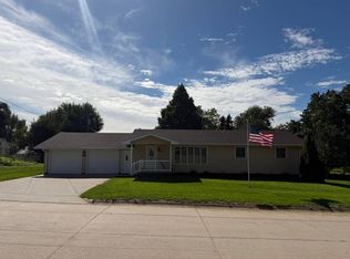 736 N H St, Broken Bow, NE 68822