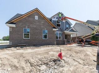 28693 Sugar Island Ct, Gibraltar, MI 48173