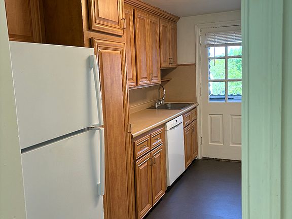 2nd image of 104 E Hamilton Ave #104