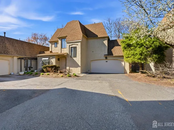 38 Carriage Pl, Edison, NJ 08820