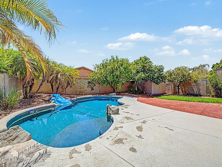 1015 E Irma Ln — Photo 46