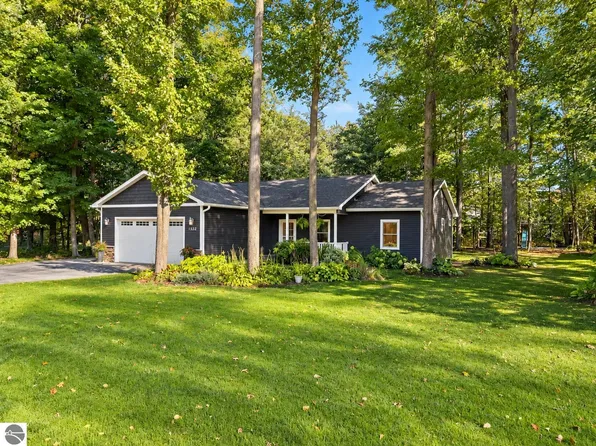 4828 Birdie Ln, Traverse City, MI 49685
