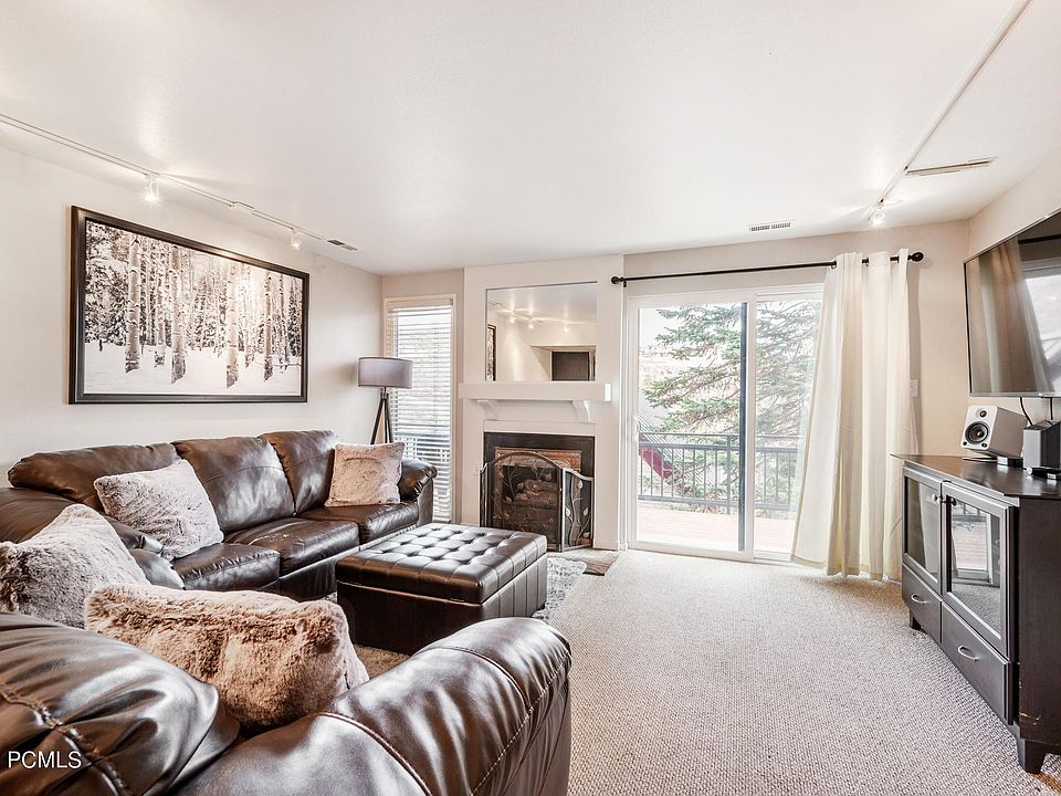1st image of 470 Woodside Ave #4