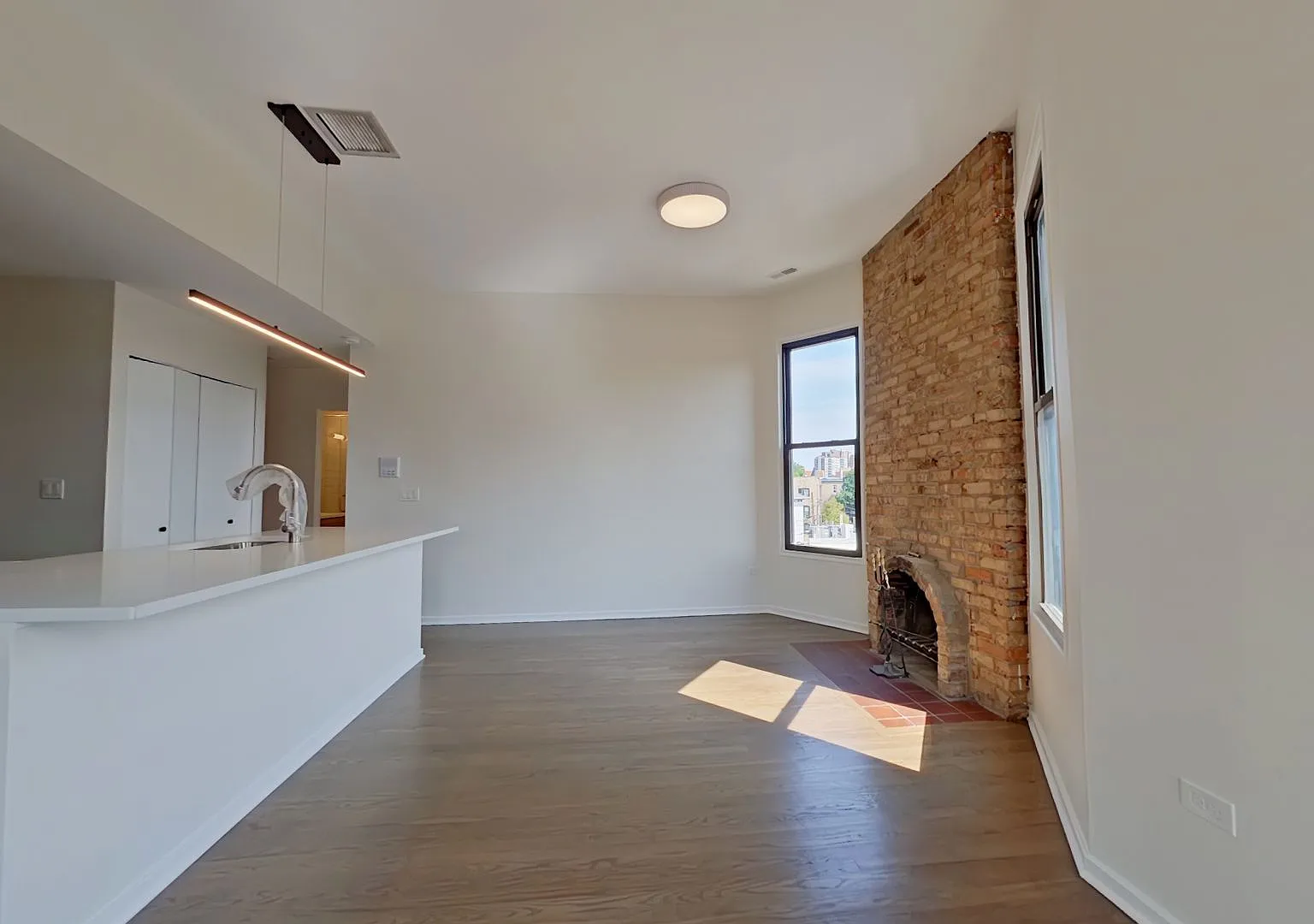 2612 Halsted — Photo 2