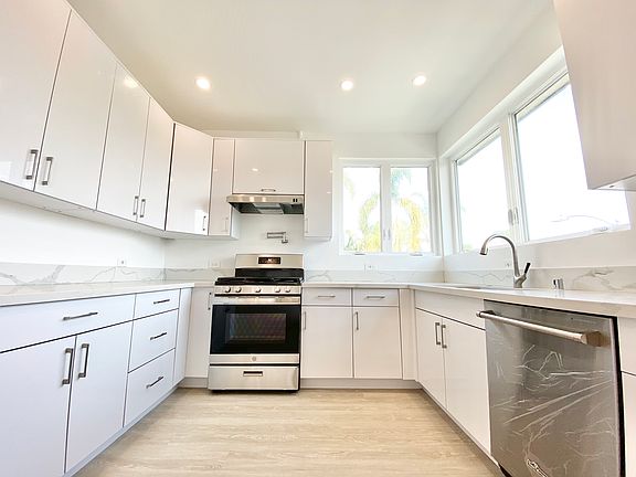 2nd image of 1435 Glenville Dr #2