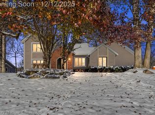 5945 Snow Apple Dr, Clarkston, MI