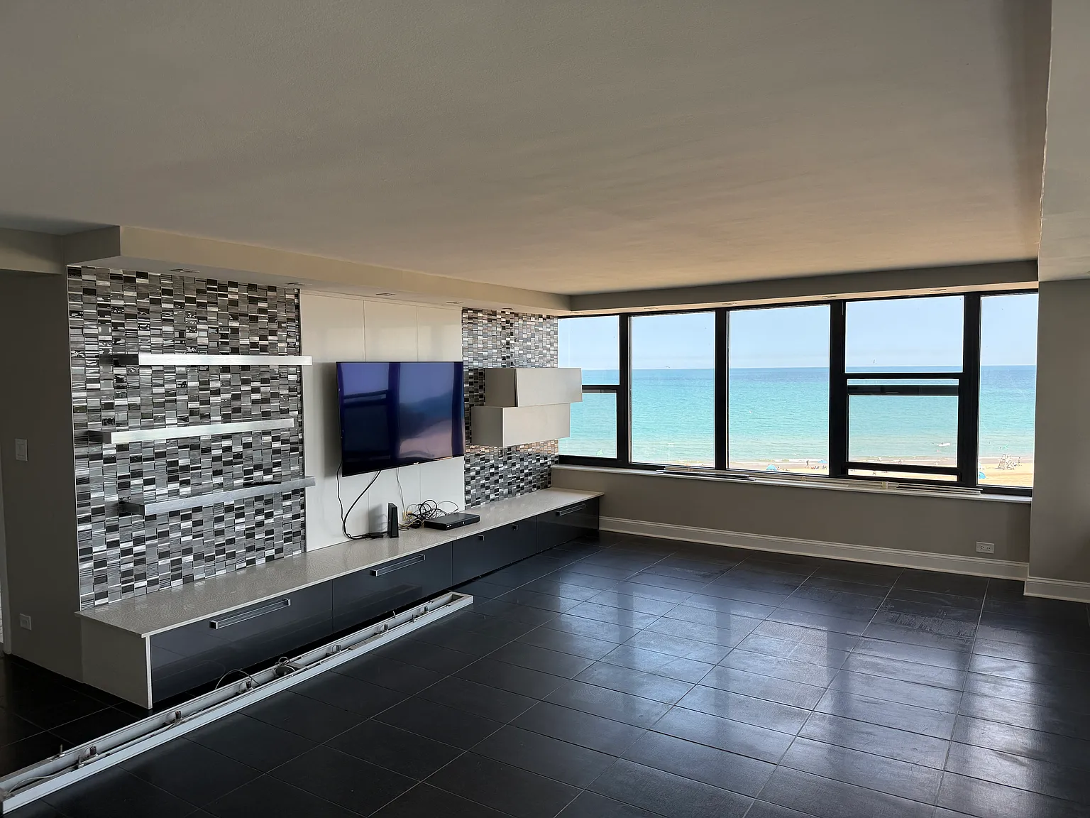 2 bed, 1550 sqft, $3,300 — Photo 2