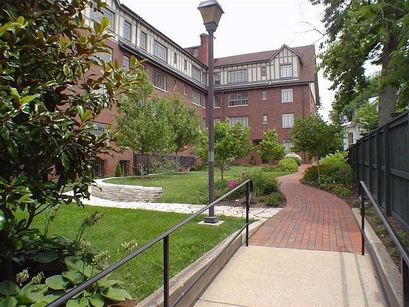 2nd image of 508 E Main St Unit 305