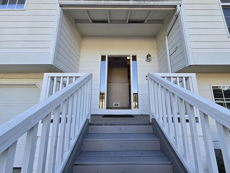 1335 NW Vallejo Dr — Photo 27