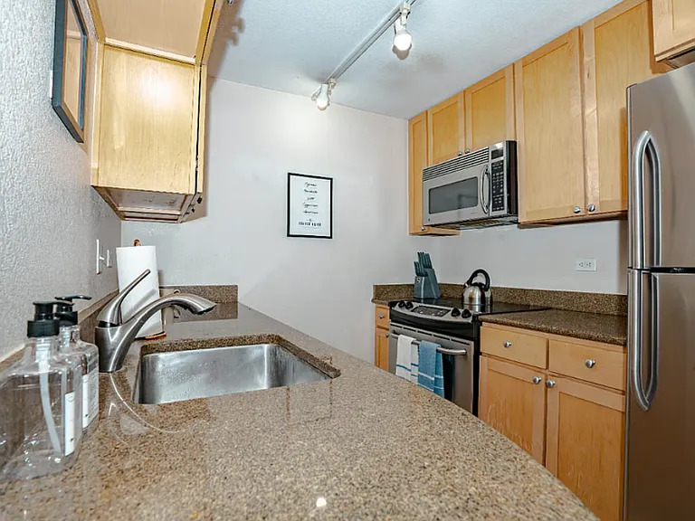 1150 Vine St #203 — Photo 7