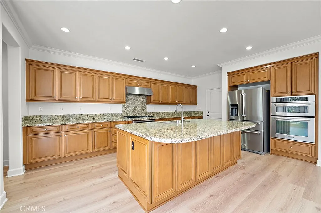 4 bed, 2619 sqft, $6,000 — Photo 4