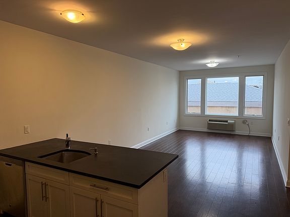 4th image of 225 Walker St APT 304