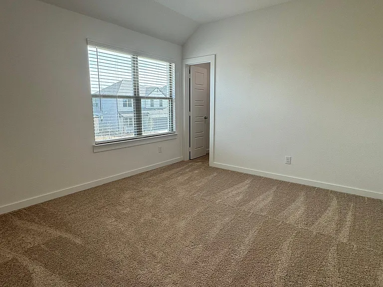 2817 Foxwood St — Photo 23