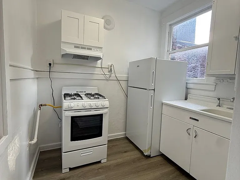 833 Jones St — Photo 5