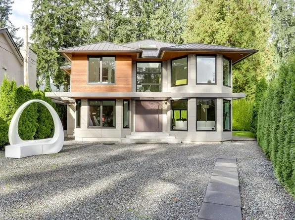 4577 Capilano Rd, North Vancouver, BC V7R 4K2