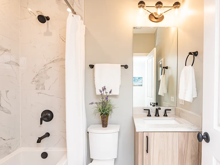 2457 W Logan Blvd — Photo 11