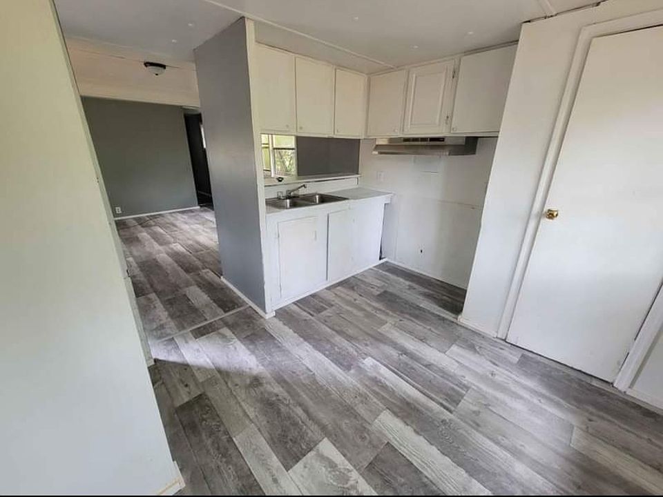 2nd image of 900 Prather Cir