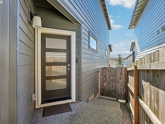 5th image of 1121 N Auburn Pl