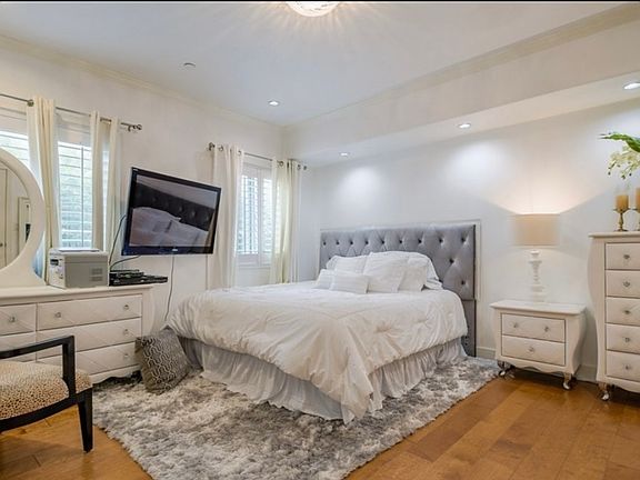 5th image of 5232 Satsuma Ave #103