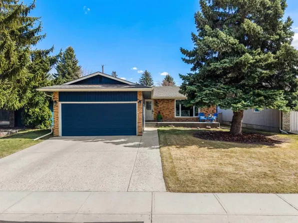 124 W Lake Adams Grn SE, Calgary, AB T2J 3N4