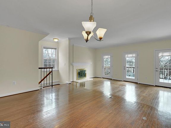 5th image of 222 Gretna Green Ct