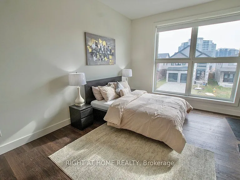 1345 Dyer Cres — Photo 7