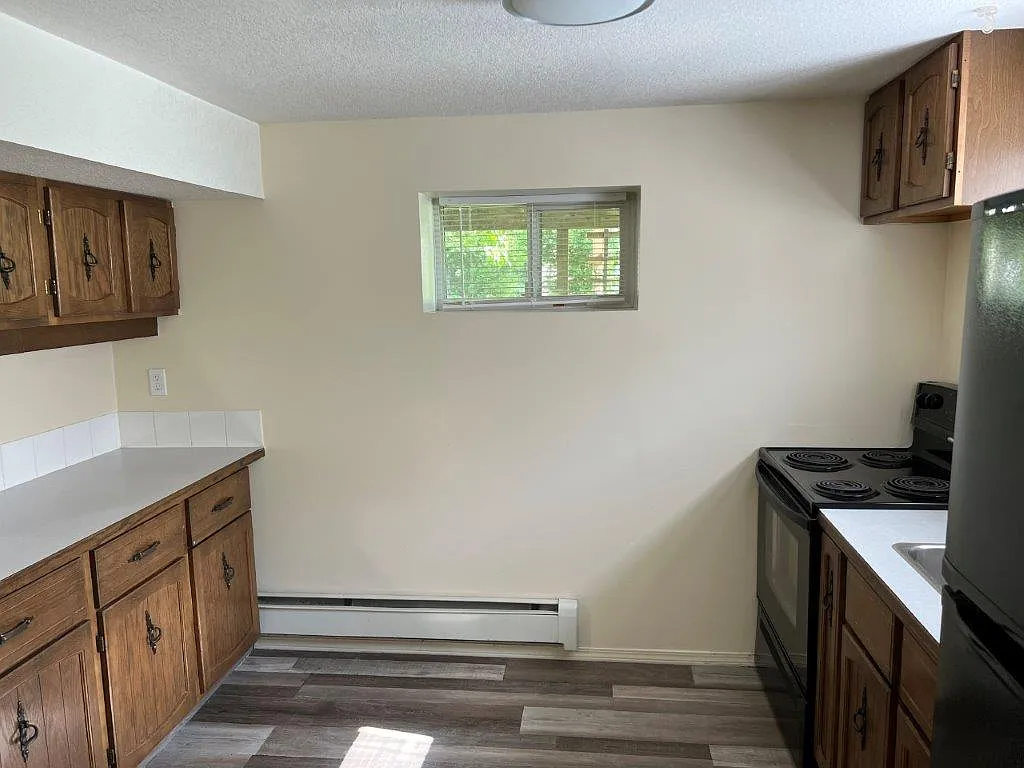Comfortable 2 Bedroom - Basement Suite Near the Hospital (RP056) — Photo 2