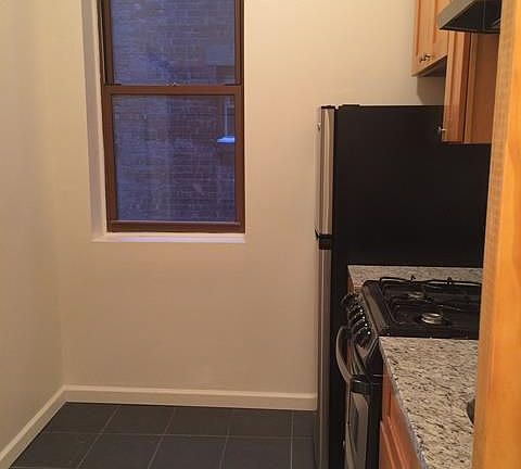 4th image of 255 W 10th St APT 3RN