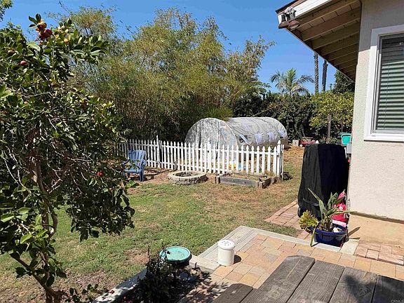 4th image of 1040-1042 Golden Rd