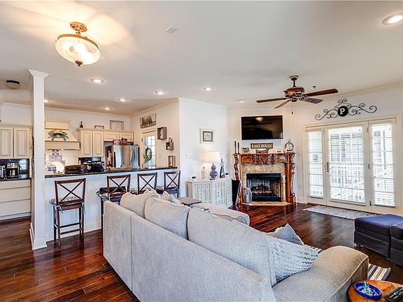5th image of 1923 Lakeshore Dr