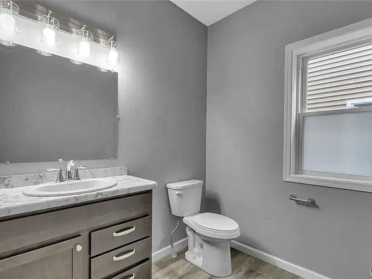 140 Seymour St #1 — Photo 10