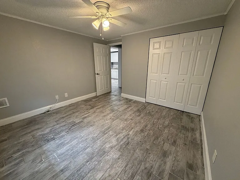 Strawberry Place Apartments — Photo 7