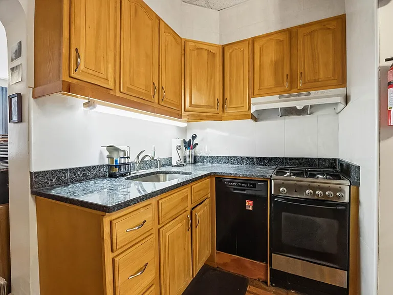 339 Park Ave #A — Photo 2