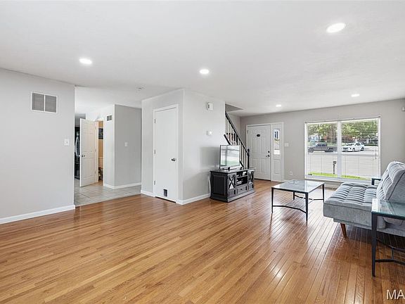 5th image of 3803 N Barrington Ct