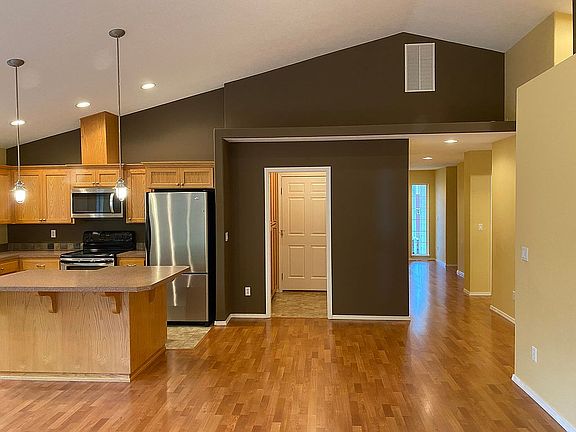 4th image of 2741 Bastille Ct SE
