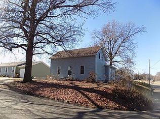 127 N Edwardsville St, Staunton, IL 62088