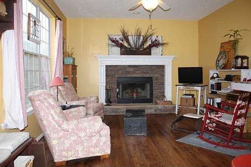 4th image of 30 Dundee Pl