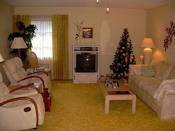 5th image of 1358 Stafford Ln #1421