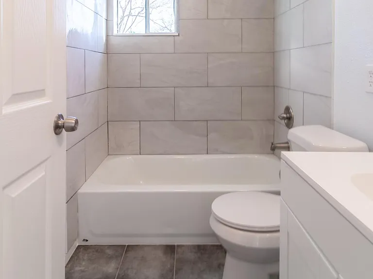 1610 Lennon Ave — Photo 18